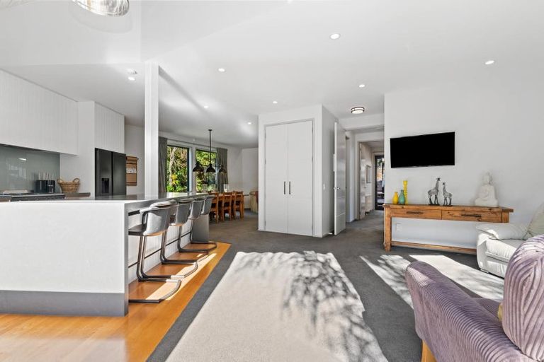 Photo of property in 70b Grand Vue Road, Kawaha Point, Rotorua, 3010