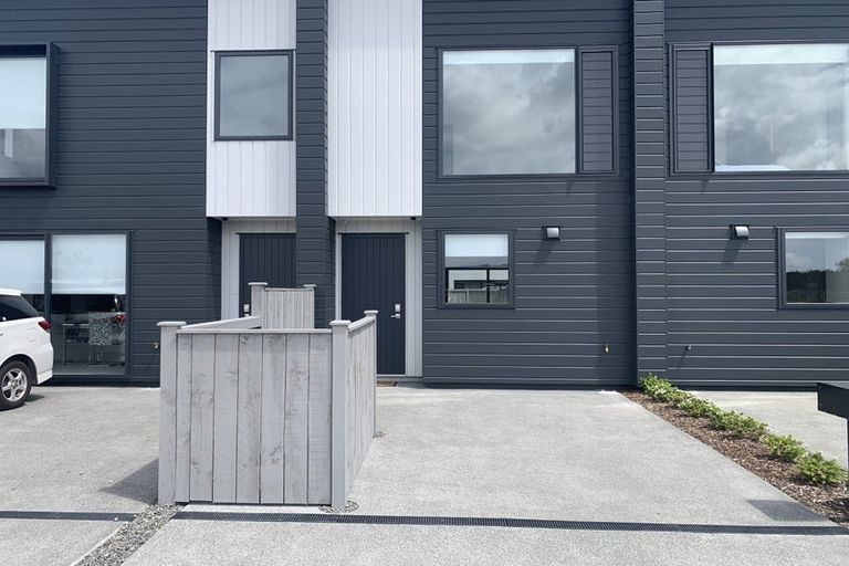 Photo of property in 30 Rauriki Lane, Rosehill, Papakura, 2113