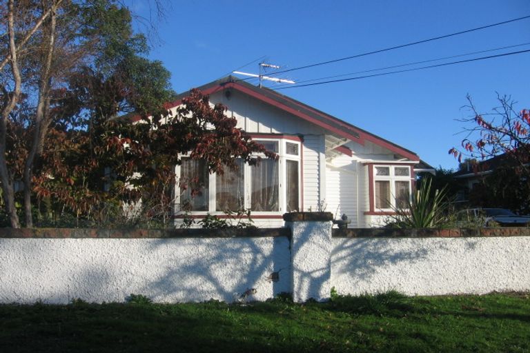 Photo of property in 18 Burnside Street, Waterloo, Lower Hutt, 5011