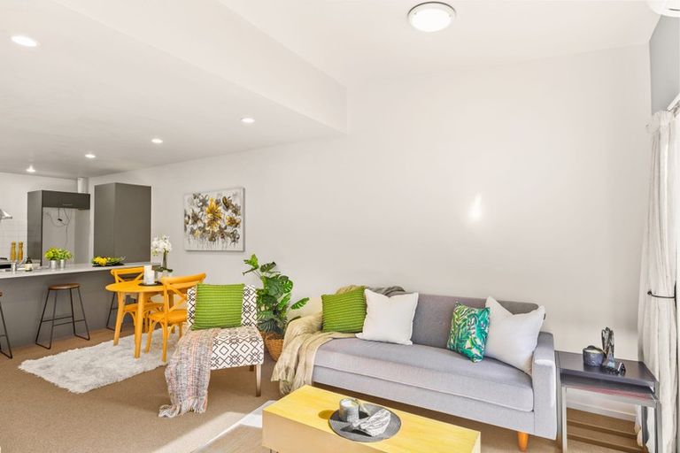 Photo of property in 1/206 Manuka Road, Bayview, Auckland, 0629