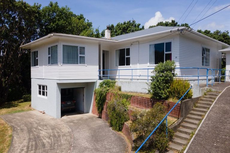 Photo of property in 25 Lyndhurst Road, Tawa, Wellington, 5028