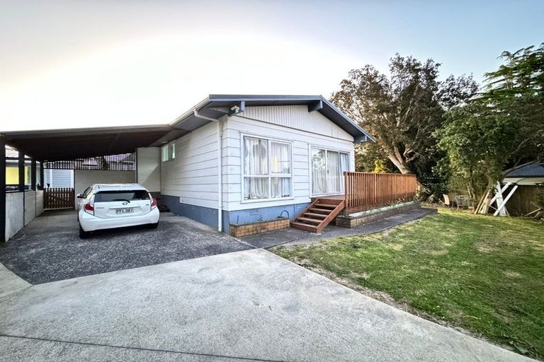 Photo of property in 33 Patts Avenue, Glendene, Auckland, 0602
