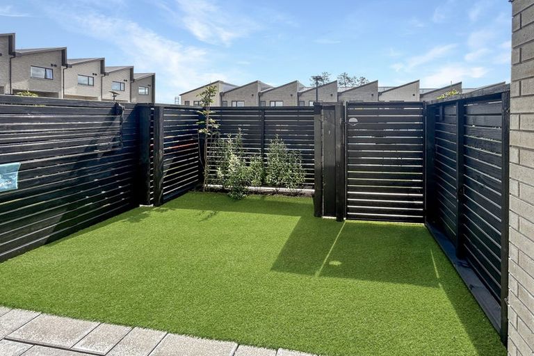 Photo of property in 29/28 Westgate Drive, Westgate, Auckland, 0614