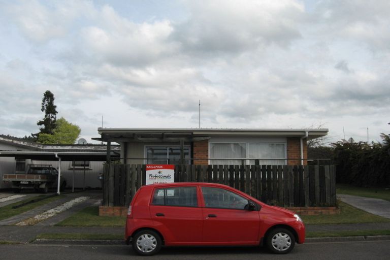 Photo of property in 4 Trent Place, Fenton Park, Rotorua, 3010