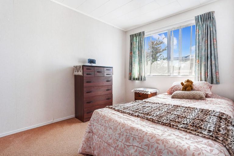 Photo of property in 11 Newland Grove, Henderson, Auckland, 0610