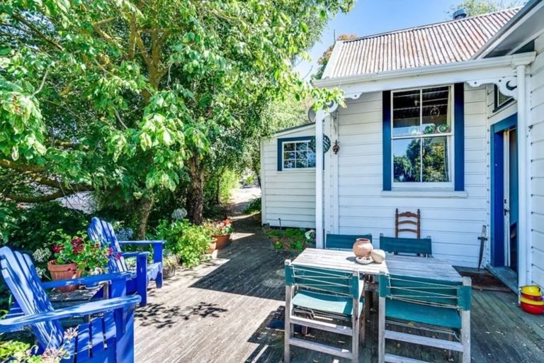 Photo of property in 1 Harvey Road, Bluff Hill, Napier, 4110