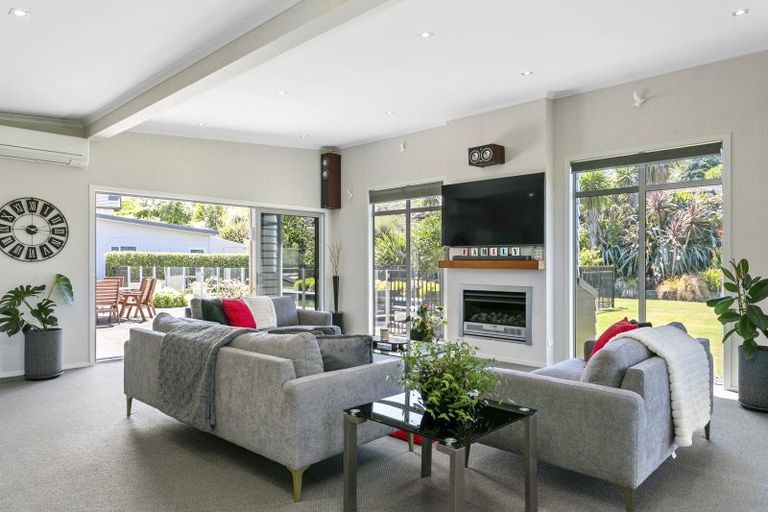 Photo of property in 27 Loch Views Road, Acacia Bay, Taupo, 3385