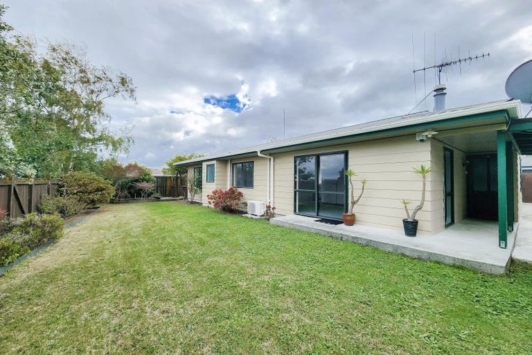 Photo of property in 2 Lydia Place, Kelvin Grove, Palmerston North, 4414