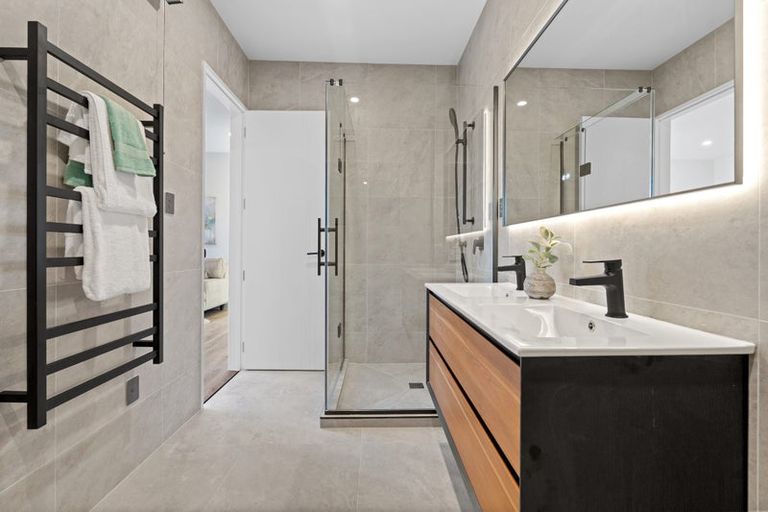 Photo of property in 36 Skulander Crescent, Orewa, 0931