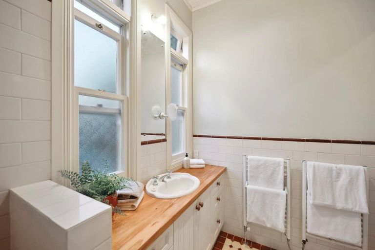 Photo of property in 3 Daphne Harden Lane, Paremoremo, Auckland, 0632