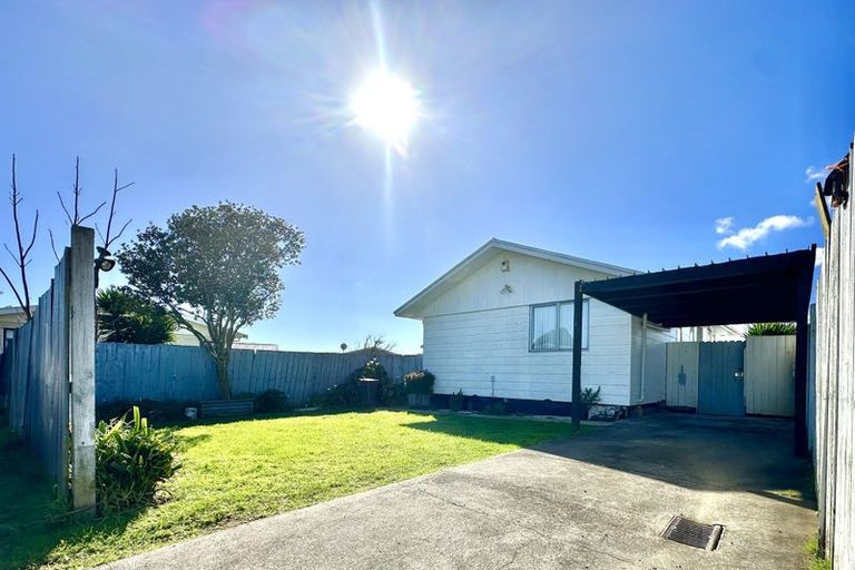 Photo of property in 2/18 Kennington Drive, Clendon Park, Auckland, 2103