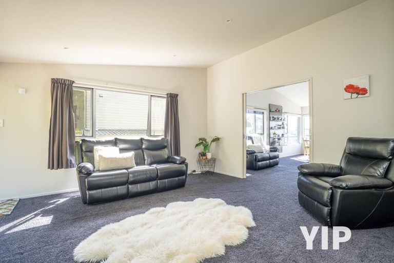 Photo of property in 35 Meadowcroft Grove, Johnsonville, Wellington, 6037