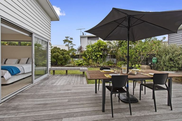 Photo of property in 8 Te Mauri Place, Omaha, 0986