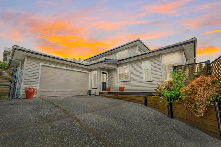 Photo of property in 30 Newry Road, Raumati Beach, Paraparaumu, 5032