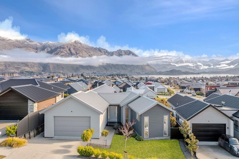 Photo of property in 8 The Heights Avenue, Wanaka, 9305