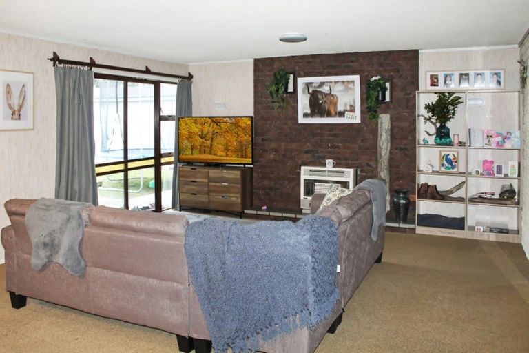 Photo of property in 43 Geraldine Crescent, Cloverlea, Palmerston North, 4412