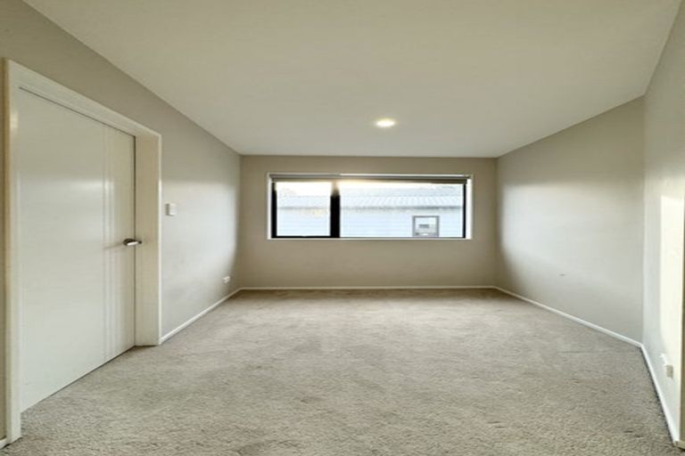 Photo of property in 6c St Catherine Crescent, West Harbour, Auckland, 0618