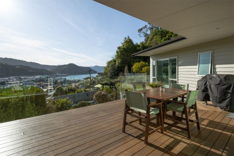 Photo of property in 49 Otago Street, Picton, 7220