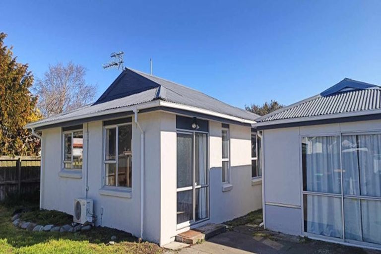 Photo of property in 2/58 Inwoods Road, Parklands, Christchurch, 8083