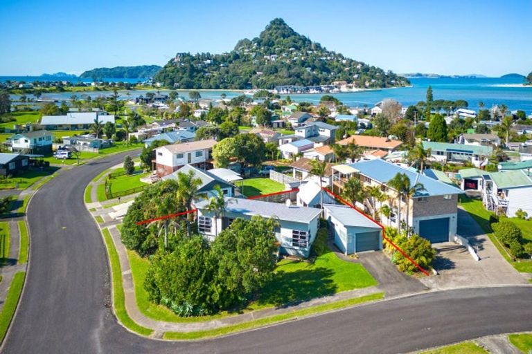 Photo of property in 2 Norfolk Place, Tairua, 3508