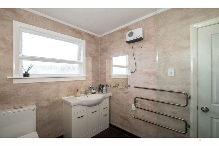 Photo of property in 24 Rhodes Street, Waimate, 7924