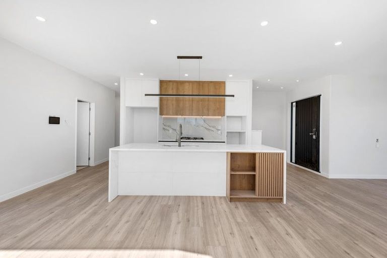 Photo of property in 81 Maungakaraka Road, Karaka, 2580