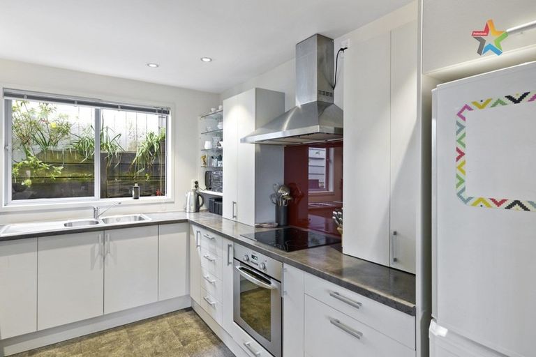 Photo of property in 10a Chapman Street, Newlands, Wellington, 6037