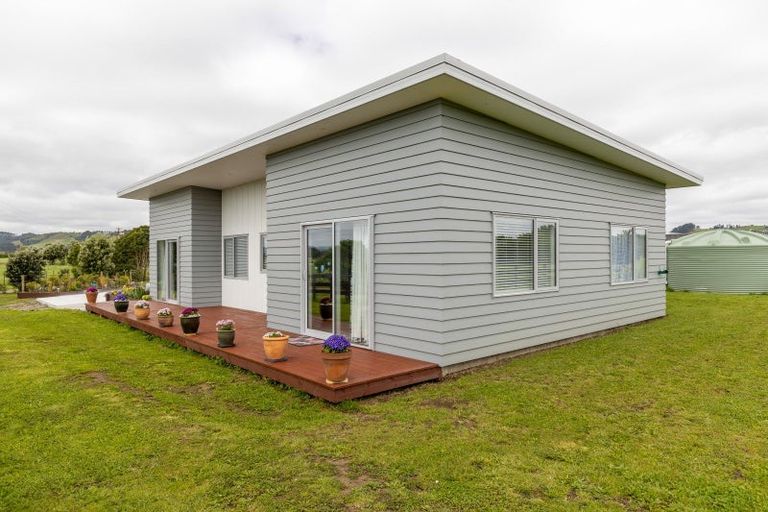 Photo of property in 43 Carrs Road, Urenui, 4377