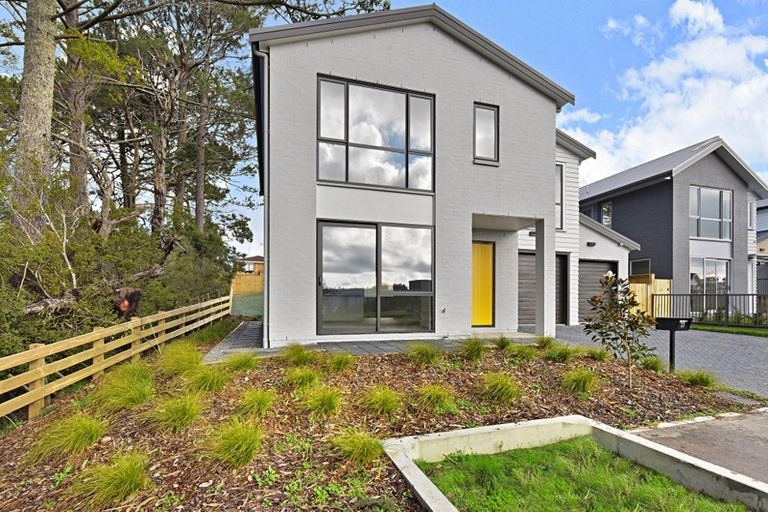 Photo of property in 37 Manutewhau Road, Massey, Auckland, 0614