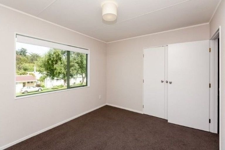 Photo of property in 23 Seaview Road, Marfell, New Plymouth, 4310