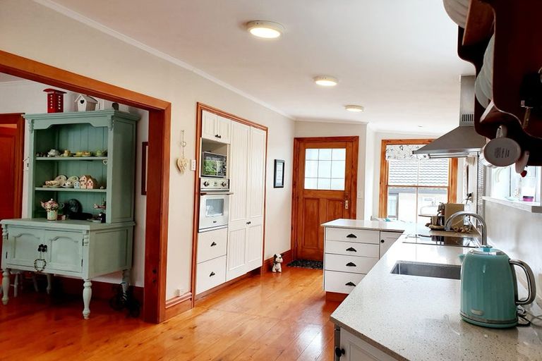 Photo of property in 286 Main Road, Tawa, Wellington, 5028