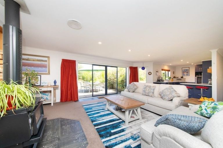 Photo of property in 57 Waicola Drive, Fitzherbert, Palmerston North, 4471