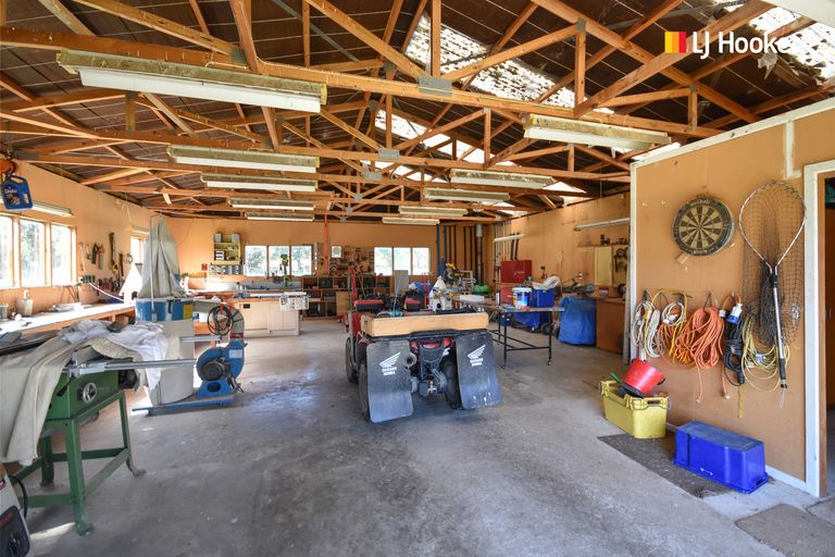 Photo of property in 24 Surrey Bay Road, Waihola, Outram, 9073