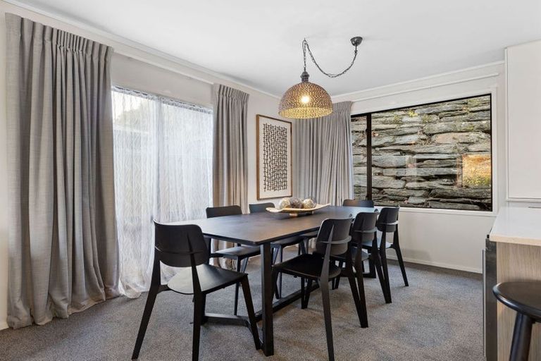 Photo of property in 33 Mcdonnell Road, Arrowtown, 9302