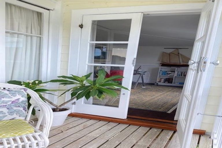 Photo of property in 13 Robertson Street, Russell, 0202