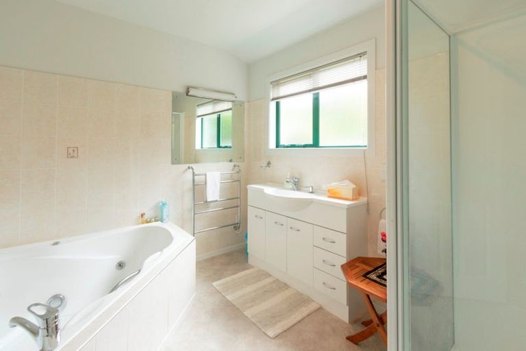 Photo of property in 46 Arahiwi Grove, Tirohanga, Lower Hutt, 5010