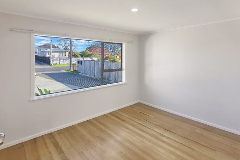 Photo of property in 36 Woodford Avenue, Henderson, Auckland, 0610