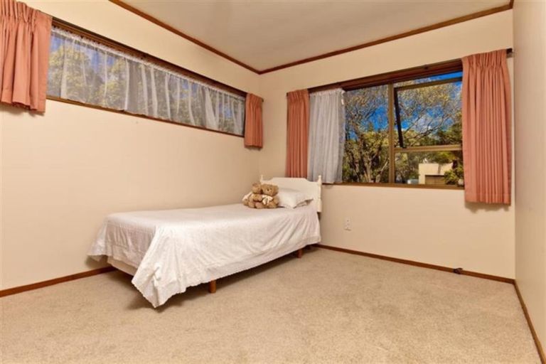 Photo of property in 4 Honeysuckle Lane, Mairangi Bay, Auckland, 0630