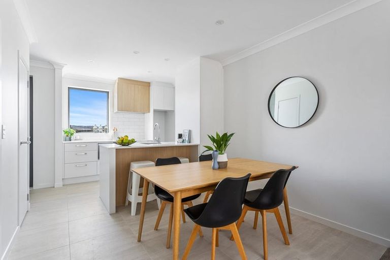 Photo of property in 14 Viridian Avenue, Rosehill, Papakura, 2113