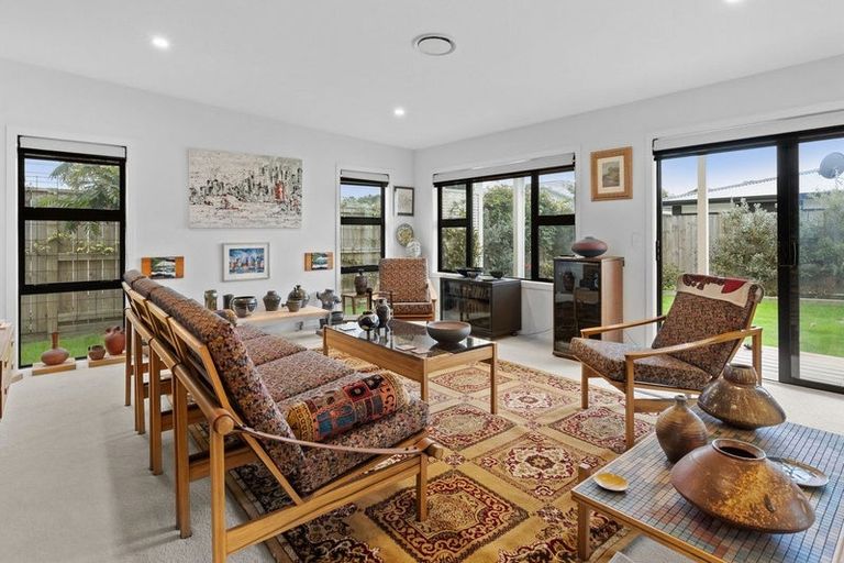 Photo of property in 6 Kingi Te Ahoaho Place, Otaki, 5512