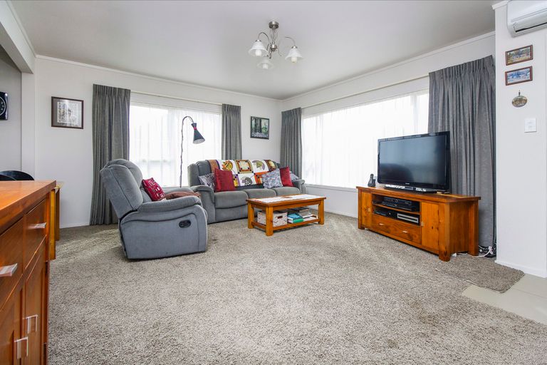 Photo of property in 2/22 Norcross Avenue, Henderson, Auckland, 0612