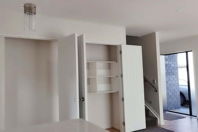 Photo of property in 98 Cardiff Road, Pakuranga, Auckland, 2010