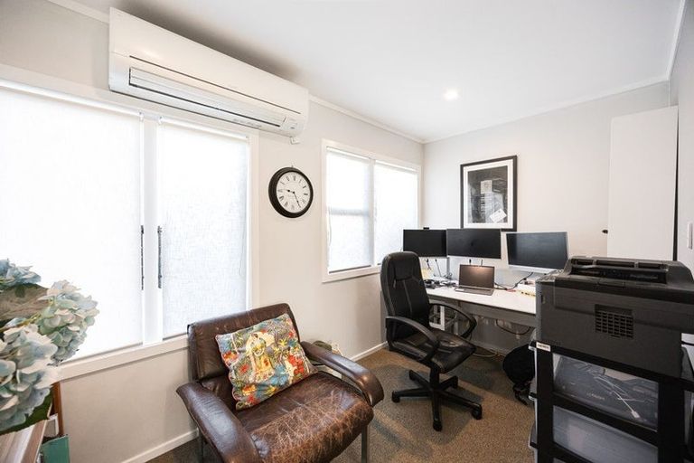 Photo of property in 29 Masterton Road, Rothesay Bay, Auckland, 0630