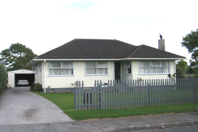 Photo of property in 40 Hereford Street, Te Atatu Peninsula, Auckland, 0610