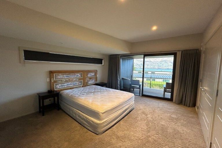 Photo of property in 1 Valley Crescent, Wanaka, 9305