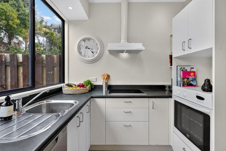 Photo of property in 5/56 Beresford Street, Bayswater, Auckland, 0622