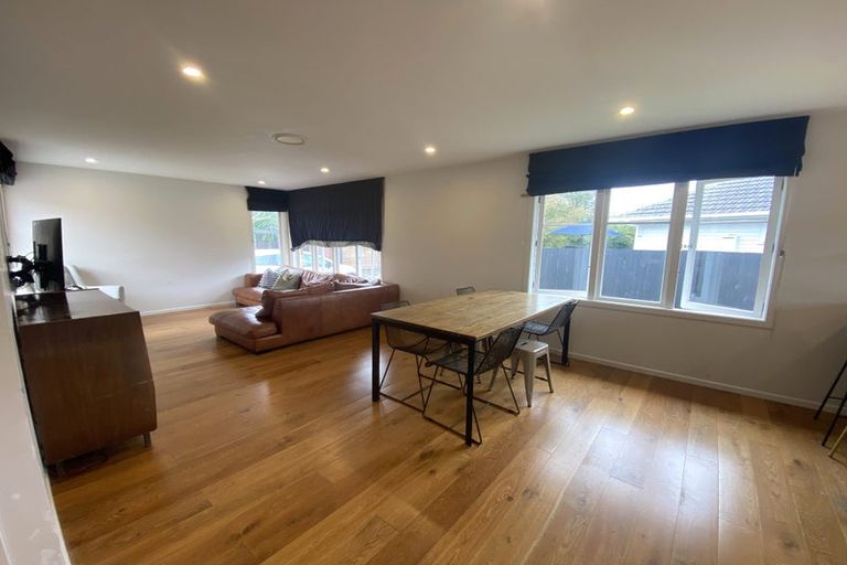 Photo of property in 21 Durham Street, Te Atatu Peninsula, Auckland, 0610