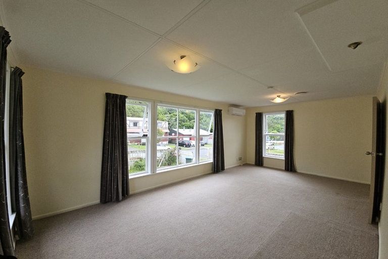 Photo of property in 69 Rangituhi Crescent, Takapuwahia, Porirua, 5022