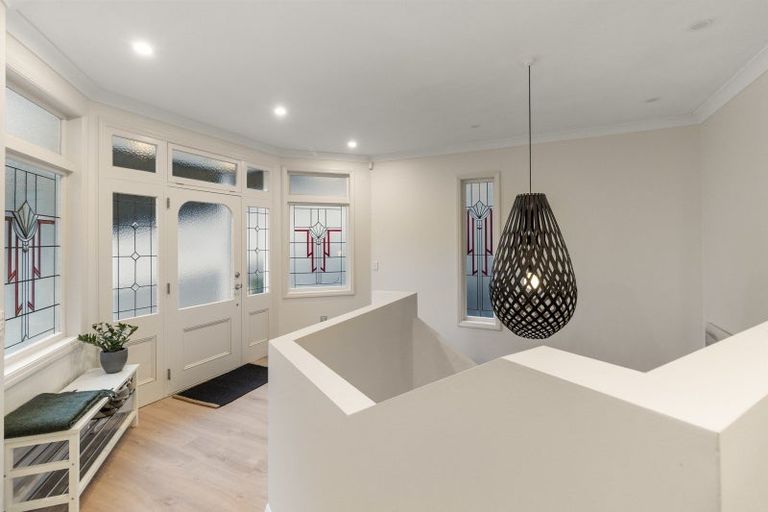 Photo of property in 28a Waterview Road, Stanley Point, Auckland, 0624