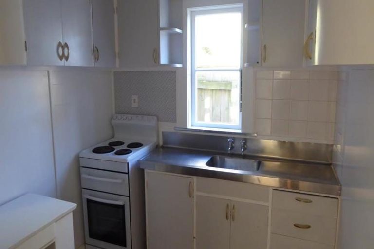 Photo of property in 10 Cavendish Square, Strathmore Park, Wellington, 6022